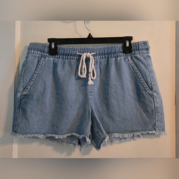 NWOT | Ann Taylor LOFT | Linen Pull-On Tassel Shorts | Medium | Light Chambray - Picture 6 of 13